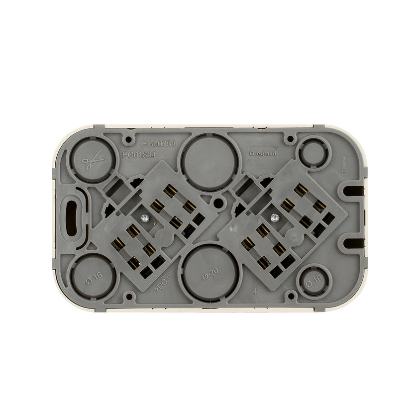 Розетка Legrand Quteo 2-я заземляющий контакт белый 782233